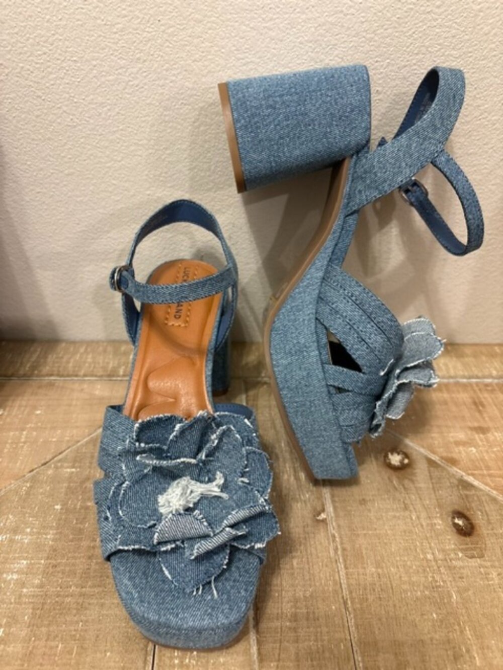NWOT Lucky Brand Marrika Denim Flower Platform Sandals Women's Size 8 (no box)